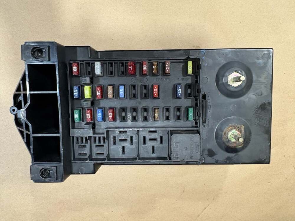 1999-2001 Ford F250 F350 Super Duty Interior Fuse Box YC3T-14A067-CC